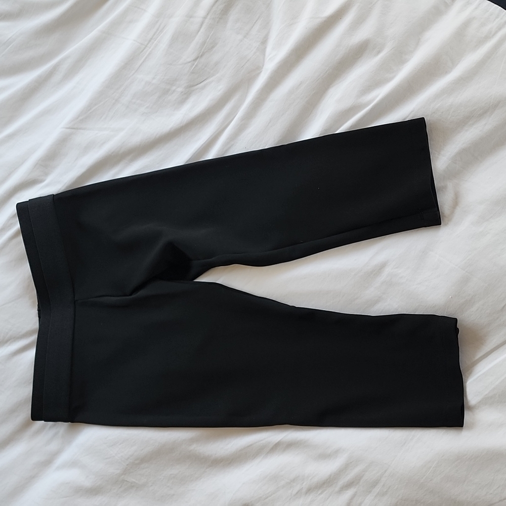 Bcbg size small Capri leggings black